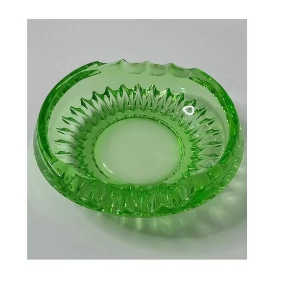 Trinket Dish Ashtray Green Glass Round Heavy Approx. 6" Home Decor Collectible - Picture 1 of 4